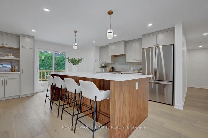 Photo 4 at 8 Brian Crescent, Nepean (Bruce Farm/Graham Park/Qualicum/Bellands), Ottawa