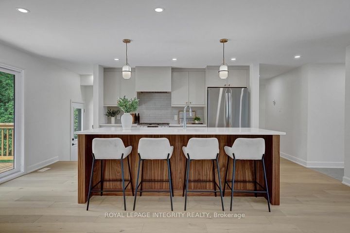 Photo 5 at 8 Brian Crescent, Nepean (Bruce Farm/Graham Park/Qualicum/Bellands), Ottawa