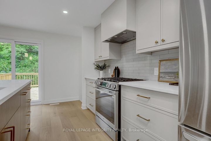 Photo 8 at 8 Brian Crescent, Nepean (Bruce Farm/Graham Park/Qualicum/Bellands), Ottawa