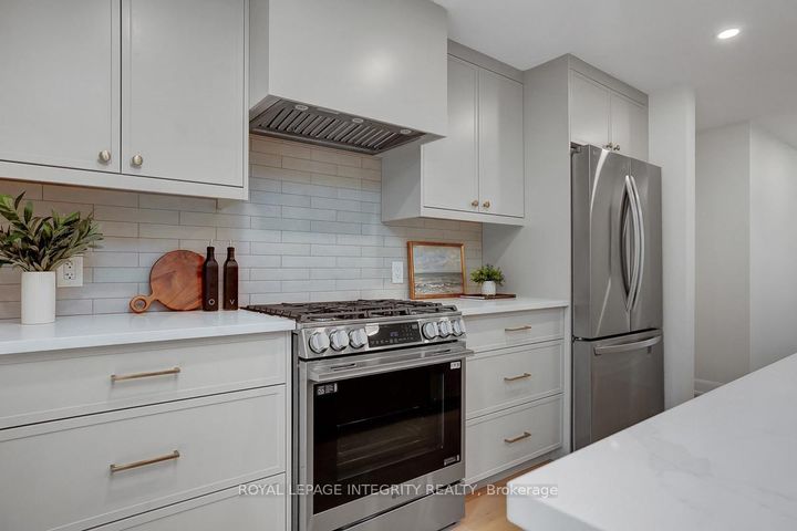Photo 9 at 8 Brian Crescent, Nepean (Bruce Farm/Graham Park/Qualicum/Bellands), Ottawa
