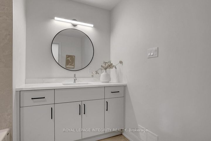 Photo 23 at 8 Brian Crescent, Nepean (Bruce Farm/Graham Park/Qualicum/Bellands), Ottawa
