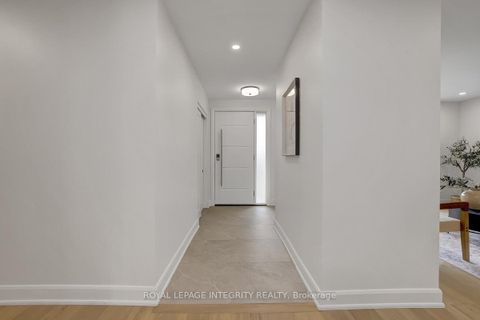 Photo 2 at 8 Brian Crescent, Nepean (Bruce Farm/Graham Park/Qualicum/Bellands), Ottawa