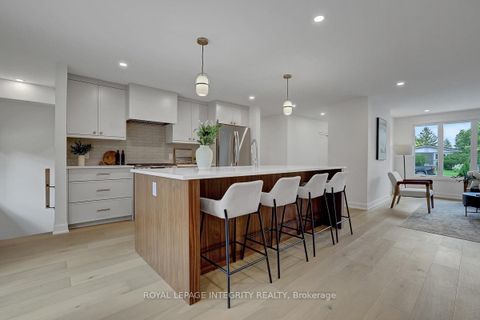 Photo 3 at 8 Brian Crescent, Nepean (Bruce Farm/Graham Park/Qualicum/Bellands), Ottawa