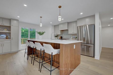 Photo 4 at 8 Brian Crescent, Nepean (Bruce Farm/Graham Park/Qualicum/Bellands), Ottawa