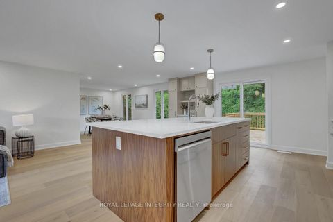 Photo 6 at 8 Brian Crescent, Nepean (Bruce Farm/Graham Park/Qualicum/Bellands), Ottawa