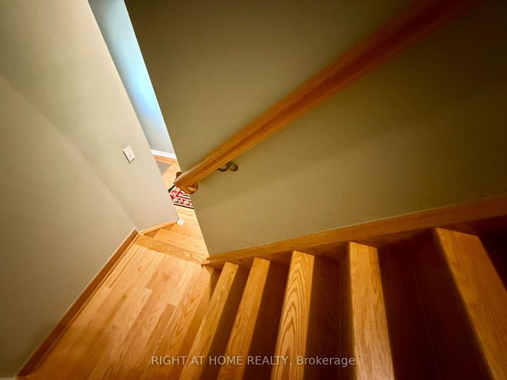 Photo 20 at 43 Wessex Road, Nepean (On the Green), Ottawa