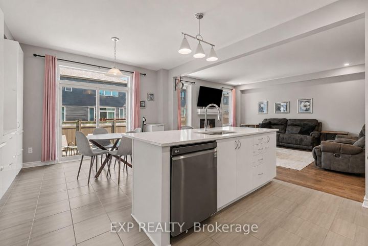 Photo 12 at 719 Cashmere Terrace, Nepean (Heritage Park), Ottawa