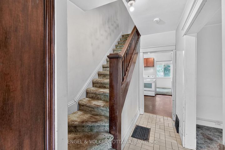 Photo 2 at 9 Geneva Street, Ottawa West, Ottawa