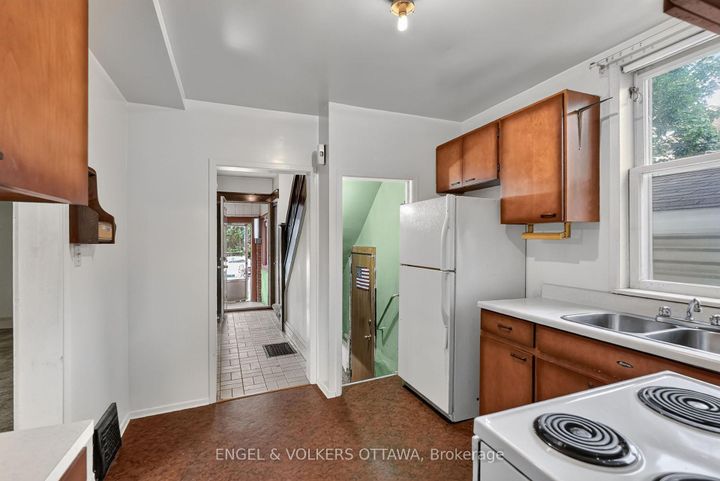 Photo 4 at 9 Geneva Street, Ottawa West, Ottawa
