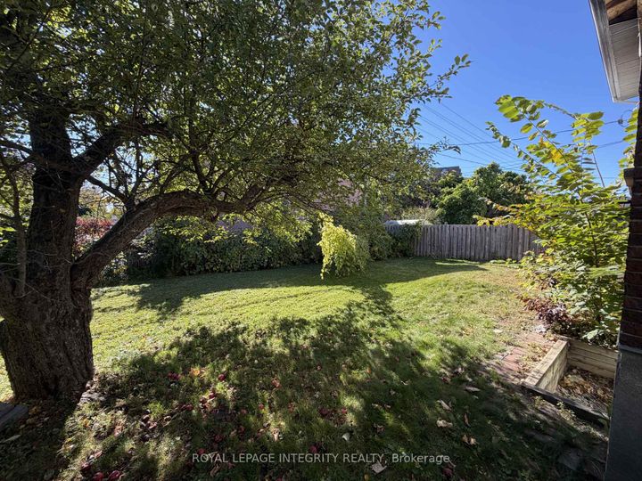 Photo 1 at 79 Beaver Ridge, Nepean (City View/Skyline/Fisher Heights/Parkwood Hills), Ottawa
