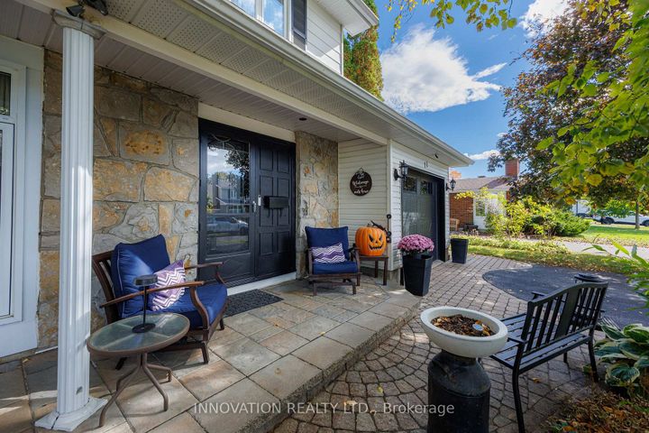 Photo 3 at 11 Welkin Crescent, Nepean (Borden Farm/Stewart Farm/Carleton Heights/Parkwood Hills), Ottawa