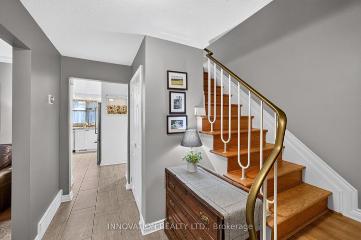 Photo 5 at 11 Welkin Crescent, Nepean (Borden Farm/Stewart Farm/Carleton Heights/Parkwood Hills), Ottawa