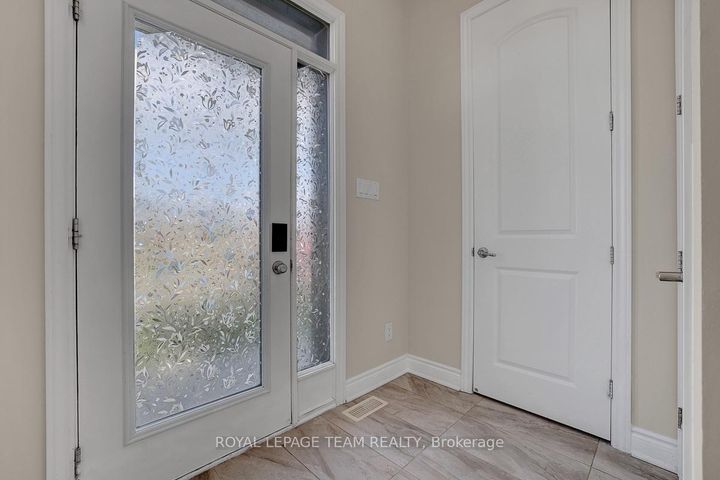 Photo 4 at 721 Megrez Way, Nepean (Half Moon Bay), Ottawa