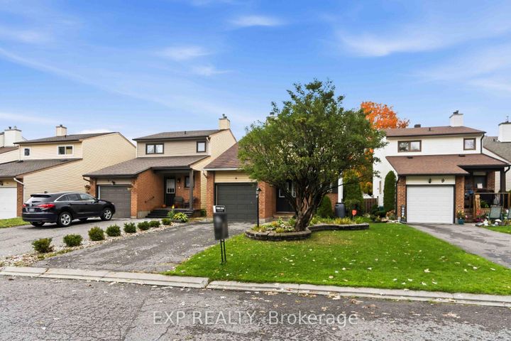 Photo 1 at 7 Fulham Court, Nepean (On the Green), Ottawa