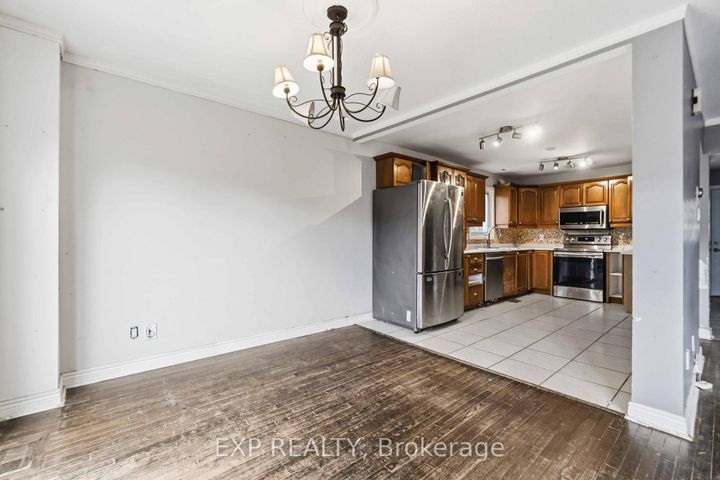 Photo 8 at 7 Fulham Court, Nepean (On the Green), Ottawa