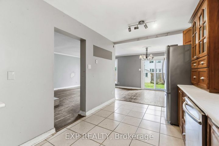 Photo 11 at 7 Fulham Court, Nepean (On the Green), Ottawa