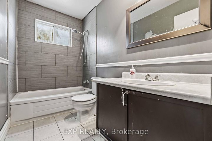 Photo 15 at 7 Fulham Court, Nepean (On the Green), Ottawa