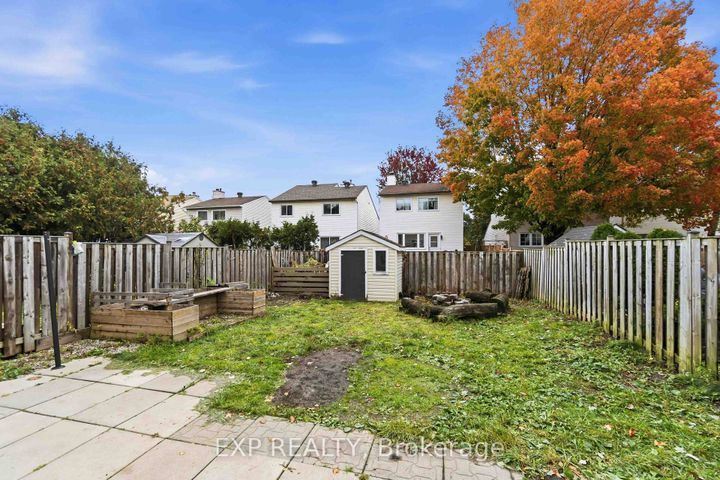 Photo 34 at 7 Fulham Court, Nepean (On the Green), Ottawa