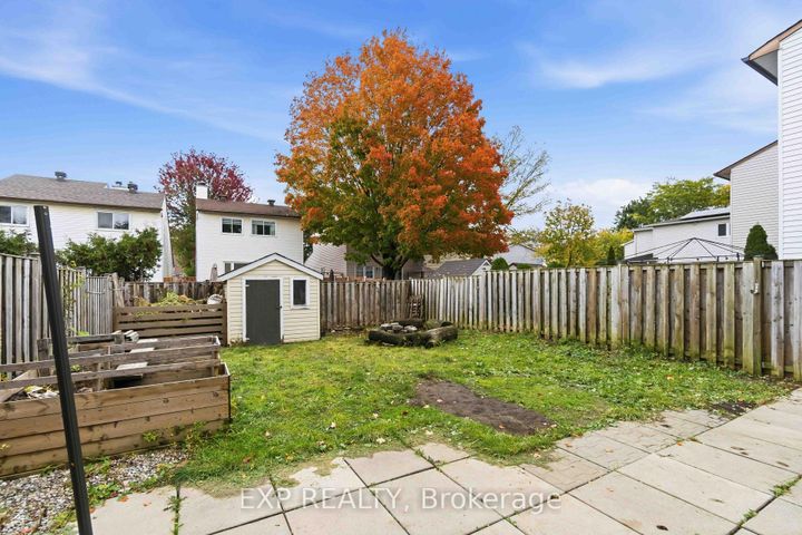 Photo 35 at 7 Fulham Court, Nepean (On the Green), Ottawa