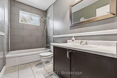 Photo 15 at 7 Fulham Court, Nepean (On the Green), Ottawa