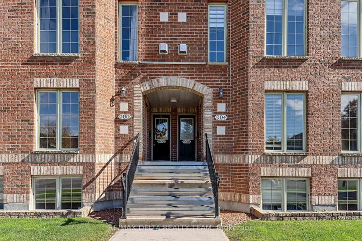 Photo 1 at 900 Longfields Drive, Nepean (Longfields), Ottawa