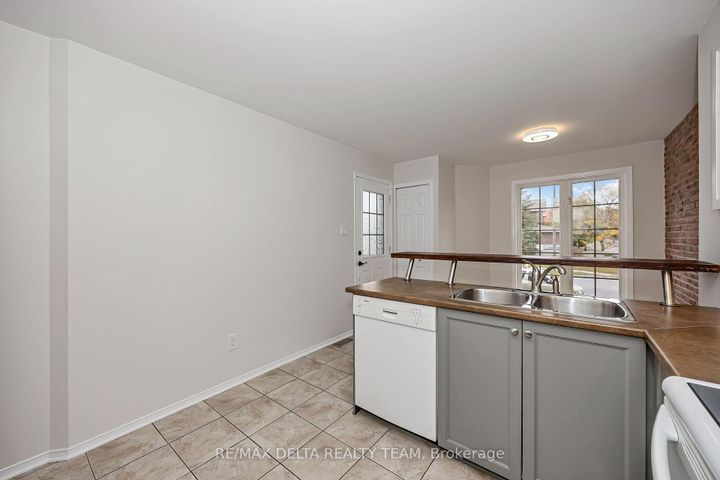 Photo 6 at 900 Longfields Drive, Nepean (Longfields), Ottawa