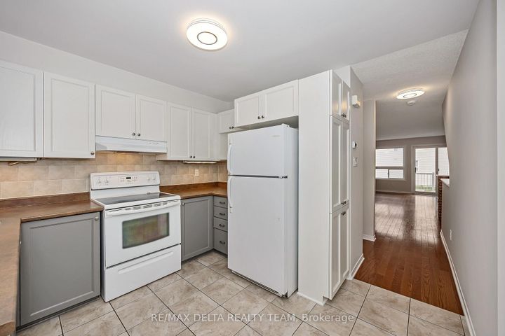 Photo 7 at 900 Longfields Drive, Nepean (Longfields), Ottawa