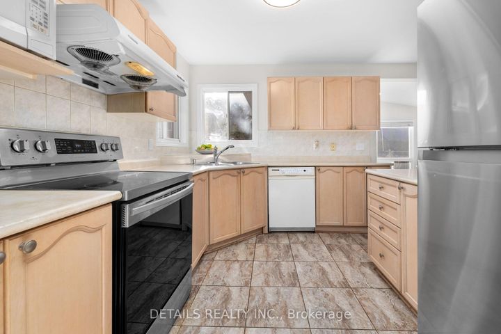 Photo 12 at 106 Woodgate Way, Nepean (Longfields), Ottawa