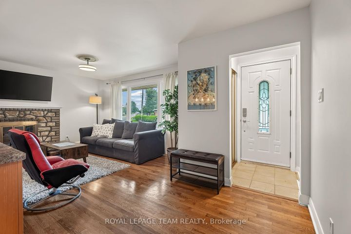 Photo 6 at 125 Norice Street, Nepean (Meadowlands/Crestview), Ottawa