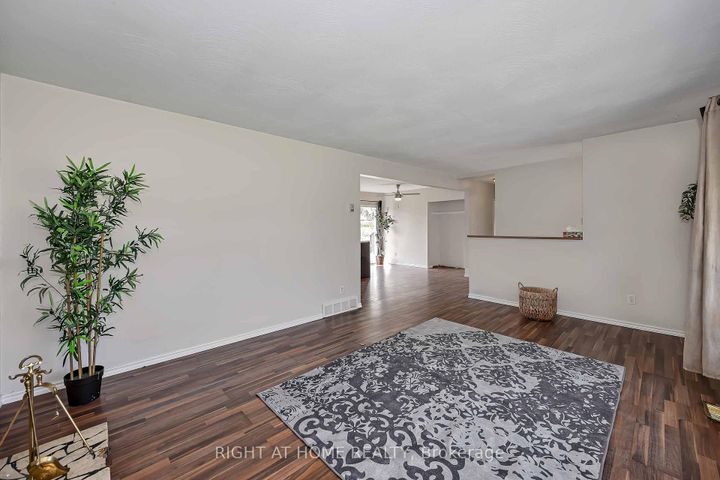 Photo 6 at 24 Largo Crescent S, Nepean (Meadowlands/Crestview), Ottawa