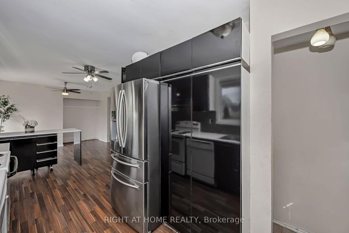 Photo 9 at 24 Largo Crescent S, Nepean (Meadowlands/Crestview), Ottawa