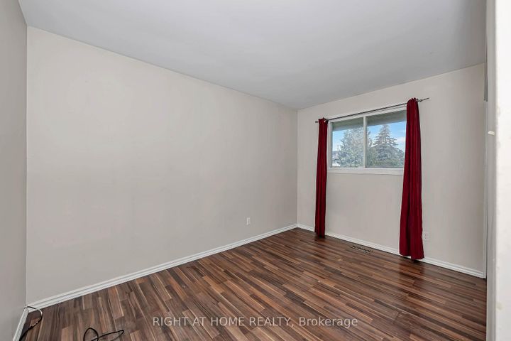 Photo 18 at 24 Largo Crescent S, Nepean (Meadowlands/Crestview), Ottawa