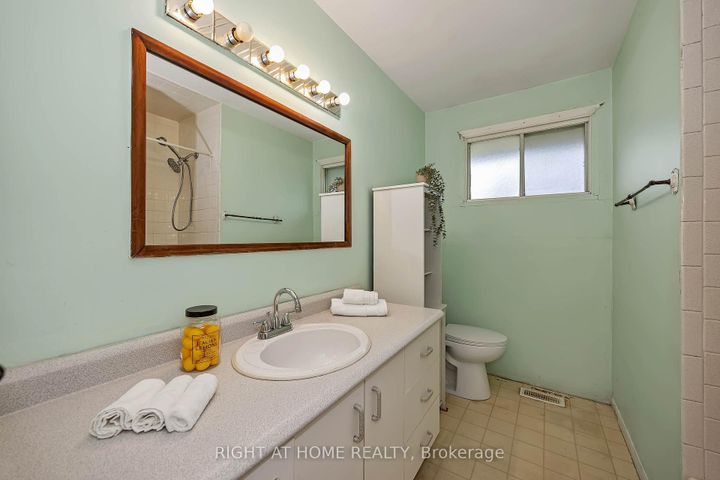 Photo 19 at 24 Largo Crescent S, Nepean (Meadowlands/Crestview), Ottawa