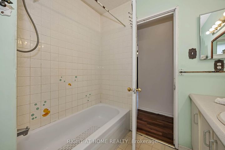 Photo 20 at 24 Largo Crescent S, Nepean (Meadowlands/Crestview), Ottawa