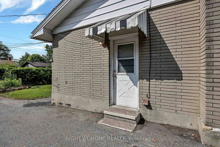 Photo 21 at 24 Largo Crescent S, Nepean (Meadowlands/Crestview), Ottawa
