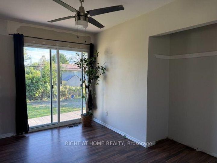 Photo 27 at 24 Largo Crescent S, Nepean (Meadowlands/Crestview), Ottawa