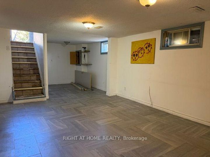 Photo 28 at 24 Largo Crescent S, Nepean (Meadowlands/Crestview), Ottawa