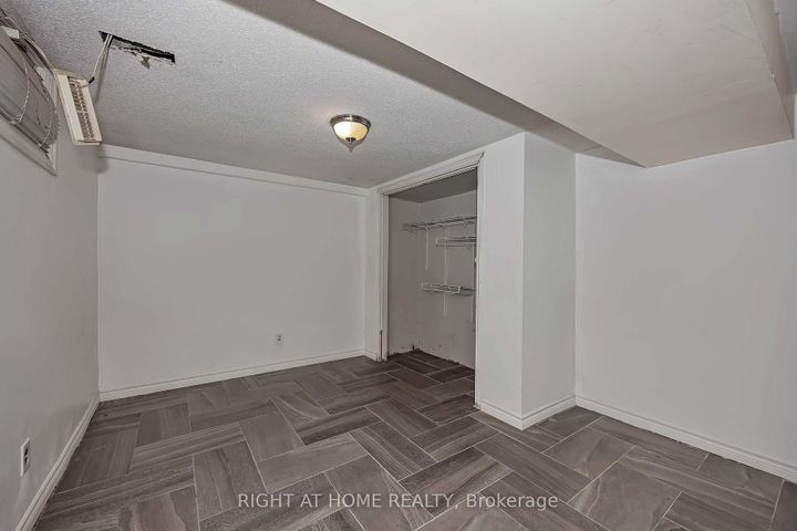 Photo 31 at 24 Largo Crescent S, Nepean (Meadowlands/Crestview), Ottawa