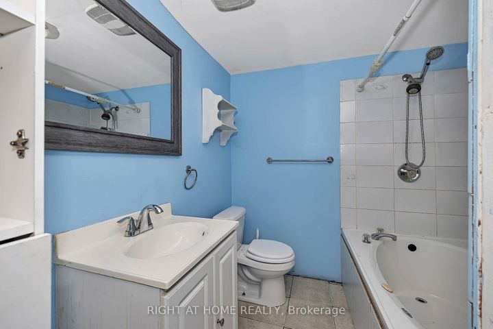 Photo 32 at 24 Largo Crescent S, Nepean (Meadowlands/Crestview), Ottawa