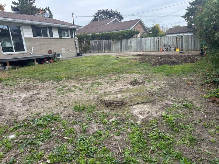 Photo 35 at 24 Largo Crescent S, Nepean (Meadowlands/Crestview), Ottawa