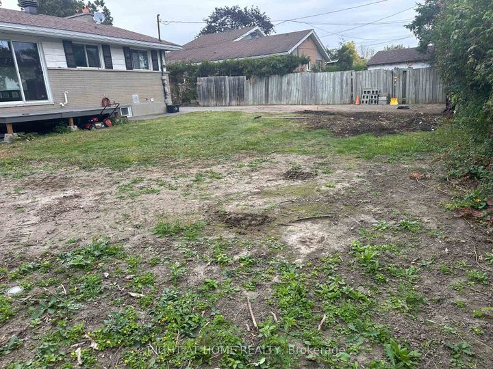 Photo 36 at 24 Largo Crescent S, Nepean (Meadowlands/Crestview), Ottawa