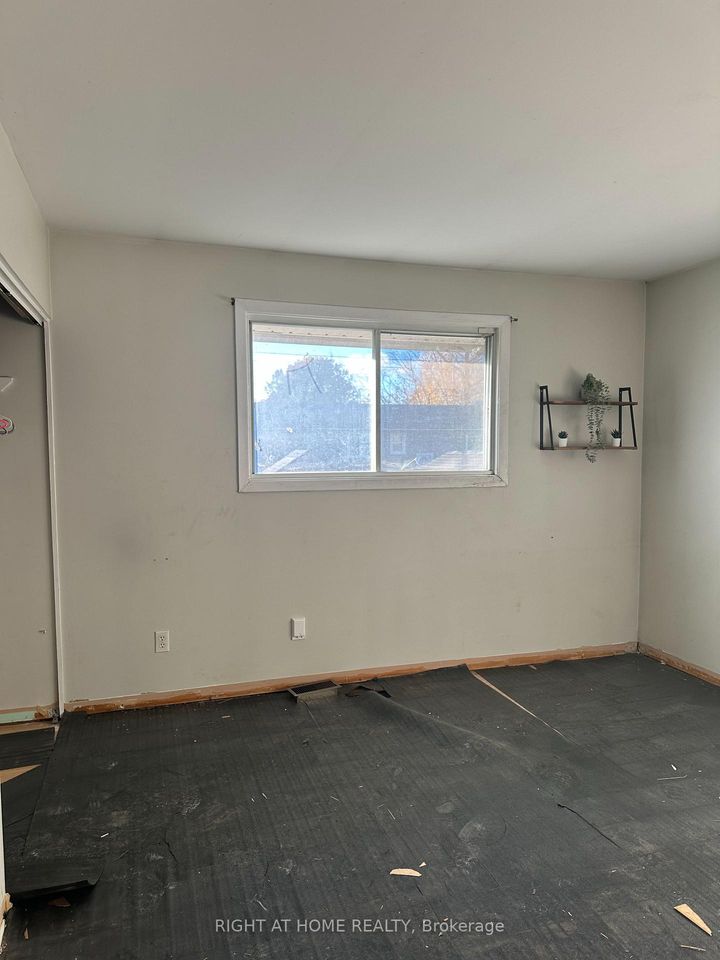 Photo 40 at 24 Largo Crescent S, Nepean (Meadowlands/Crestview), Ottawa