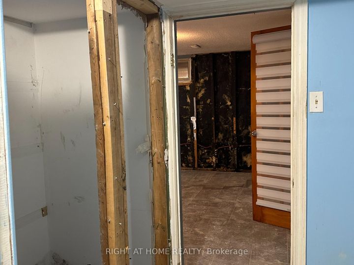 Photo 43 at 24 Largo Crescent S, Nepean (Meadowlands/Crestview), Ottawa