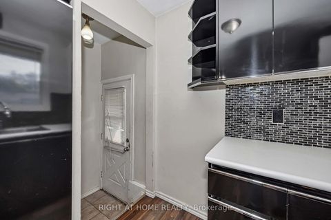 Photo 8 at 24 Largo Crescent S, Nepean (Meadowlands/Crestview), Ottawa