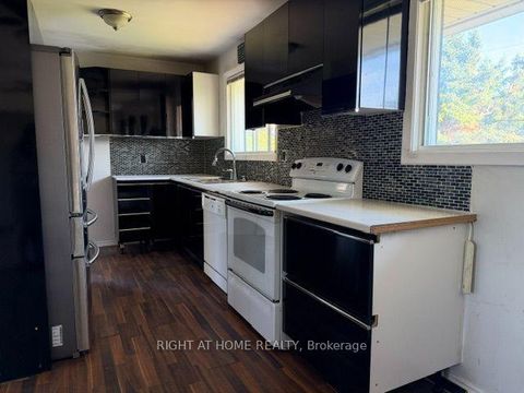 Photo 10 at 24 Largo Crescent S, Nepean (Meadowlands/Crestview), Ottawa