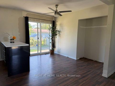 Photo 26 at 24 Largo Crescent S, Nepean (Meadowlands/Crestview), Ottawa