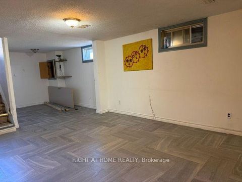 Photo 29 at 24 Largo Crescent S, Nepean (Meadowlands/Crestview), Ottawa