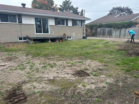 Photo 34 at 24 Largo Crescent S, Nepean (Meadowlands/Crestview), Ottawa