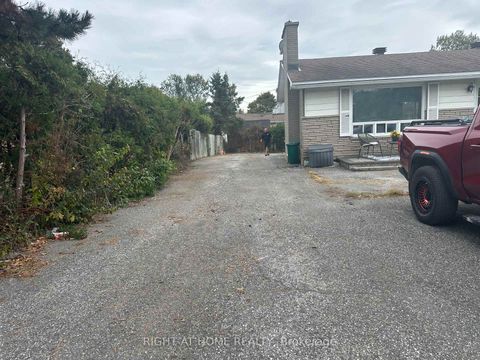 Photo 37 at 24 Largo Crescent S, Nepean (Meadowlands/Crestview), Ottawa