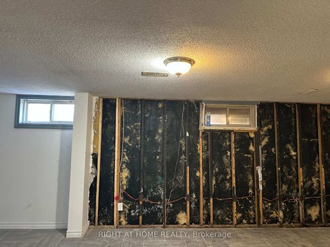 Photo 38 at 24 Largo Crescent S, Nepean (Meadowlands/Crestview), Ottawa